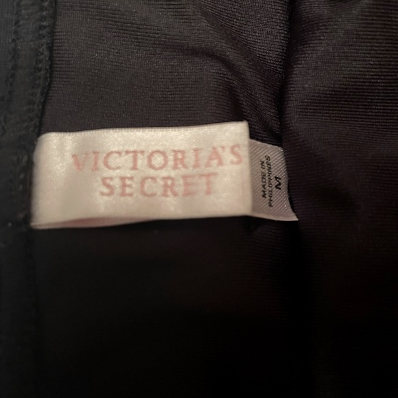 🔥 3/21 🔥Victoria’s Secret Medium bikini bottoms. Black with a multi brown belt - Picture 5 of 5